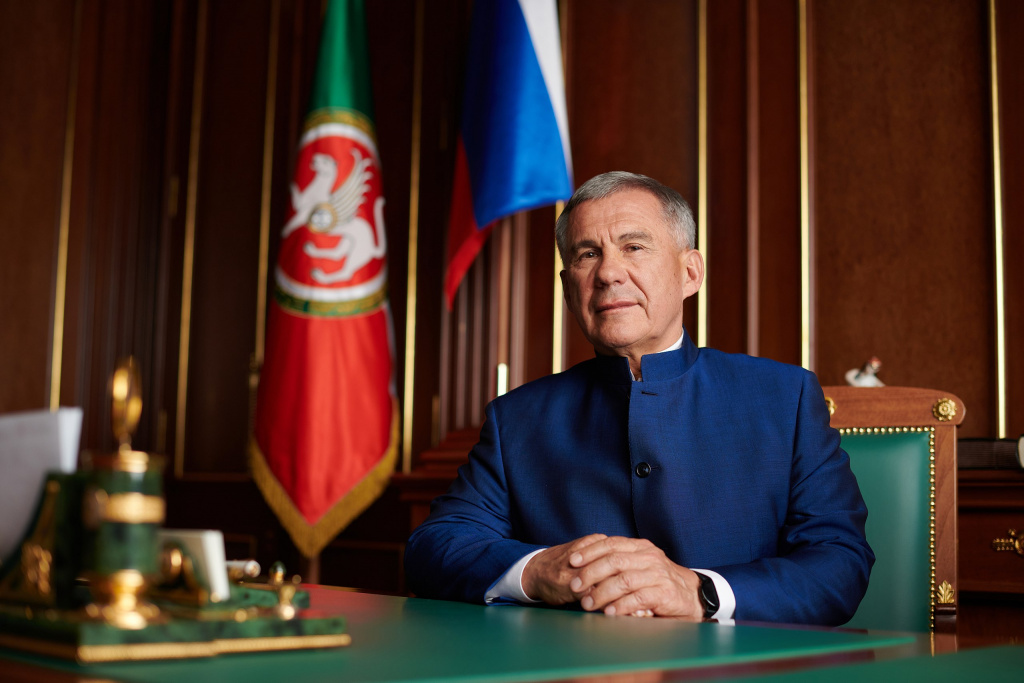 Rustam_Minnikhanov_official_photo_05.jpg